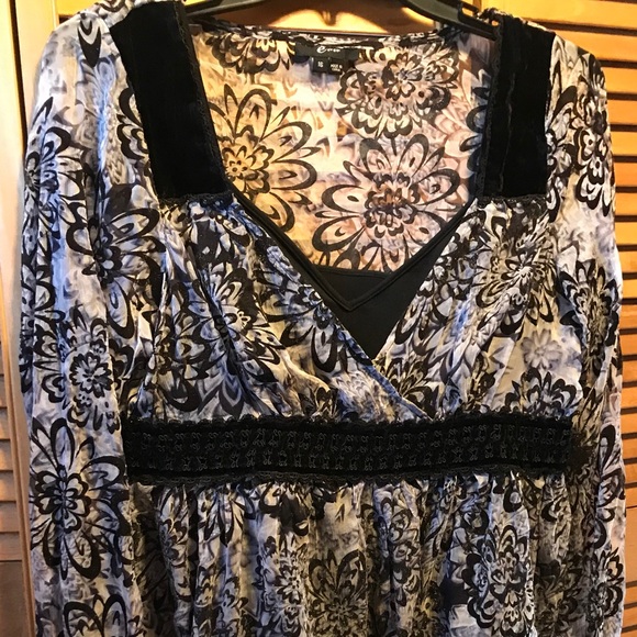 E by ECI Black and Grey Top - Picture 2 of 16